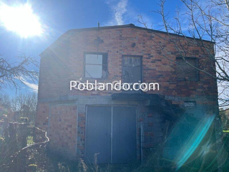 CASA DE PUEBLO EN LADRILLO. 196 m2. DEBE FINALIZARSE SU CONSTRUCCIÓN. TIENE UNA FINCA LINDANTE DE 500 m2. EN VIDUEDO, CEA, OURENSE.