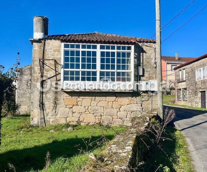 FANTÁSTICA CASA SEÑORIAL DE 664 m2, CON FINCA URBANIZABLE DE 3455 m2. CASTRO DE CARBALLEDO, LUGO, GALICIA (SPAIN)