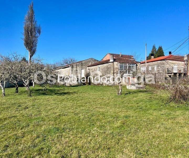 FANTÁSTICA CASA SEÑORIAL DE 664 m2, CON FINCA URBANIZABLE DE 3455 m2. CASTRO DE CARBALLEDO, LUGO, GALICIA (SPAIN)
