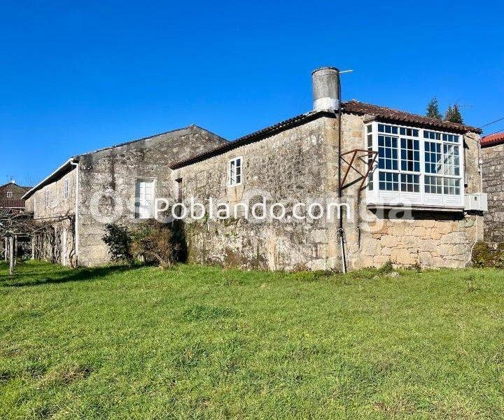FANTÁSTICA CASA SEÑORIAL DE 664 m2, CON FINCA URBANIZABLE DE 3455 m2. CASTRO DE CARBALLEDO, LUGO, GALICIA (SPAIN)