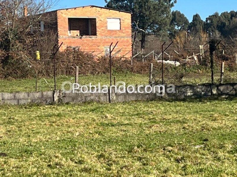 CASA DE PUEBLO EN LADRILLO. 196 m2. DEBE FINALIZARSE SU CONSTRUCCIÓN. TIENE UNA FINCA LINDANTE DE 500 m2. EN VIDUEDO, CEA, OURENSE.