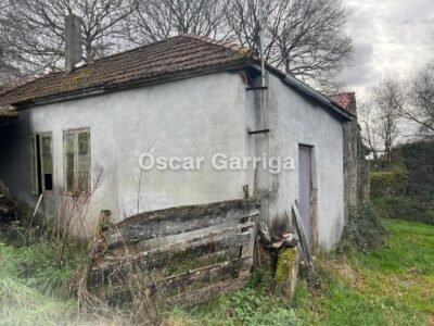 TRES CASITAS ANTIGUAS PARA RESTAURAR MÄS FINCA DE 1100 m2, CON LAVADERO, POZO Y HÓRREO. LAMAS, AGUADA, CARBALLEDO, LUGO (SPAIN).
