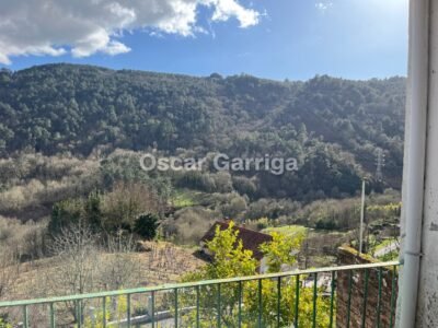 CASERÍO DE PIEDRA PARA REFORMAR EN SU INTERIOR, CON VISTAS DE ENSUEÑO DESDE UNO DE LOS BALCONES DEL RIBEIRO. PAZOS DE ARENTEIRO, BOBORÁS, OURENSE (SPAIN)