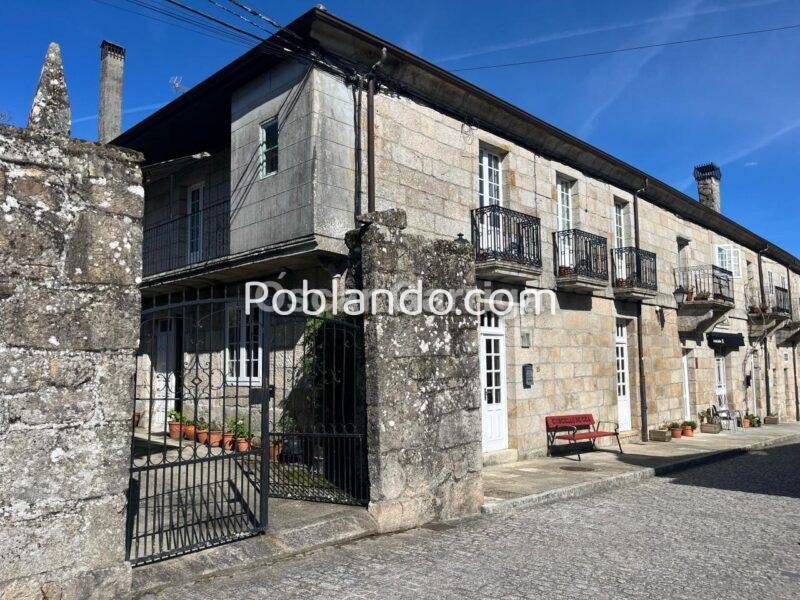 CASA SEÑORIAL GALLEGA, DE 300 m2, UBICADA A POCOS METROS DEL ENCLAVE DEL MONASTERIO DE OSERA, CON FINCA CONTIGUA DE 300 m2. OSERA, CEA, OURENSE (SPAIN).