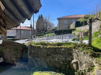 CASA SEÑORIAL GALLEGA, DE 300 m2, UBICADA A POCOS METROS DEL ENCLAVE DEL MONASTERIO DE OSERA, CON FINCA CONTIGUA DE 300 m2. OSERA, CEA, OURENSE (SPAIN).