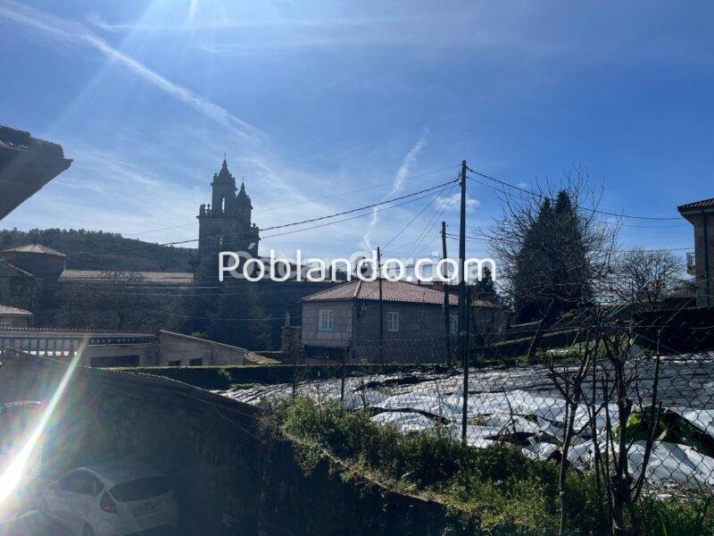 CASA SEÑORIAL GALLEGA, DE 300 m2, UBICADA A POCOS METROS DEL ENCLAVE DEL MONASTERIO DE OSERA, CON FINCA CONTIGUA DE 300 m2. OSERA, CEA, OURENSE (SPAIN).