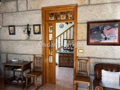 CASA SEÑORIAL GALLEGA, DE 300 m2, UBICADA A POCOS METROS DEL ENCLAVE DEL MONASTERIO DE OSERA, CON FINCA CONTIGUA DE 300 m2. OSERA, CEA, OURENSE (SPAIN).