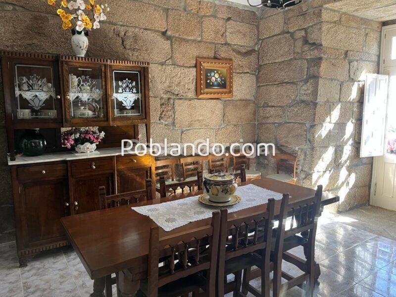 CASA SEÑORIAL GALLEGA, DE 300 m2, UBICADA A POCOS METROS DEL ENCLAVE DEL MONASTERIO DE OSERA, CON FINCA CONTIGUA DE 300 m2. OSERA, CEA, OURENSE (SPAIN).