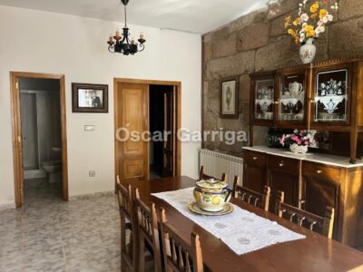 CASA SEÑORIAL GALLEGA, DE 300 m2, UBICADA A POCOS METROS DEL ENCLAVE DEL MONASTERIO DE OSERA, CON FINCA CONTIGUA DE 300 m2. OSERA, CEA, OURENSE (SPAIN).