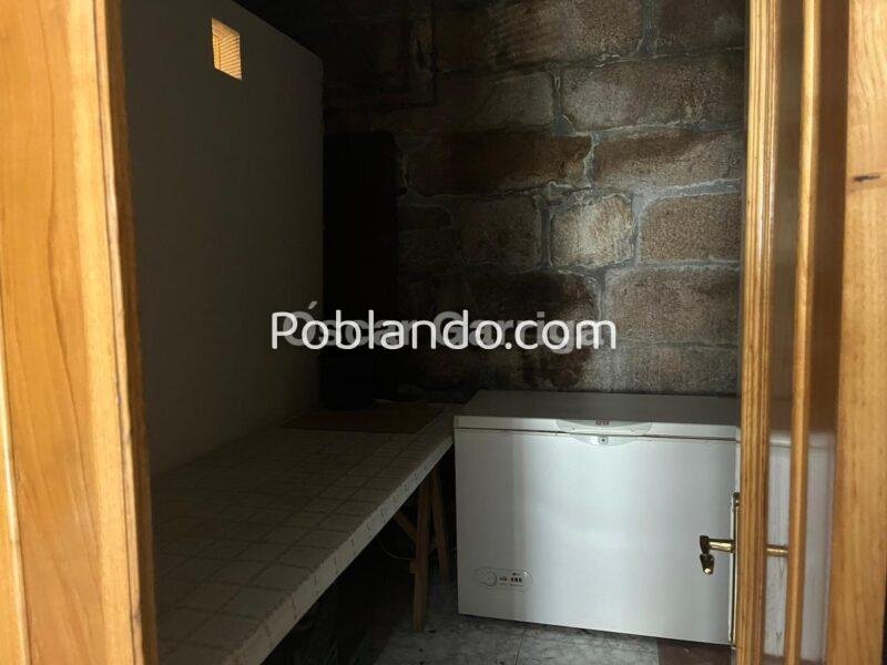 CASA SEÑORIAL GALLEGA, DE 300 m2, UBICADA A POCOS METROS DEL ENCLAVE DEL MONASTERIO DE OSERA, CON FINCA CONTIGUA DE 300 m2. OSERA, CEA, OURENSE (SPAIN).