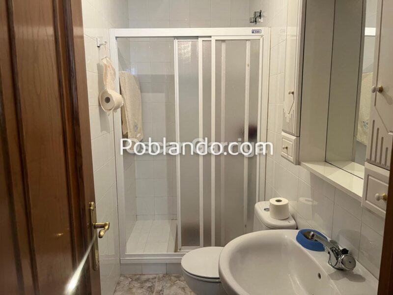 CASA SEÑORIAL GALLEGA, DE 300 m2, UBICADA A POCOS METROS DEL ENCLAVE DEL MONASTERIO DE OSERA, CON FINCA CONTIGUA DE 300 m2. OSERA, CEA, OURENSE (SPAIN).