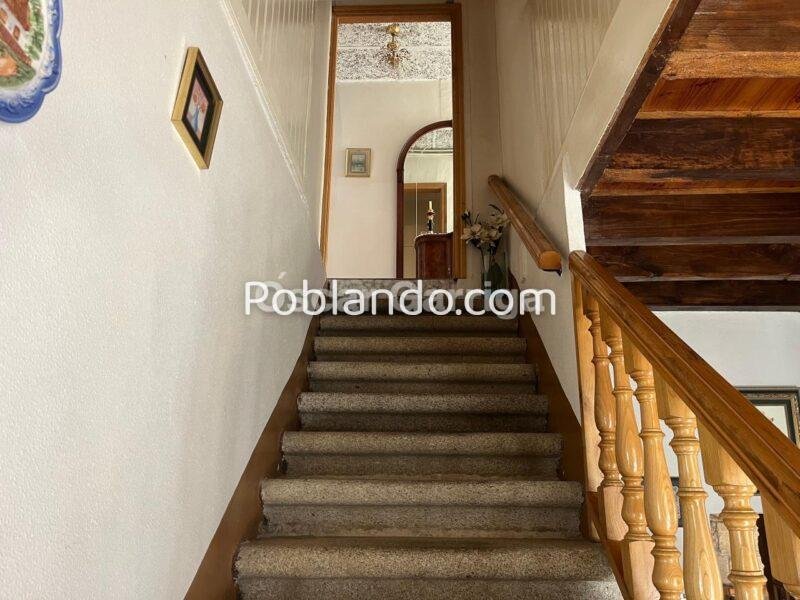 CASA SEÑORIAL GALLEGA, DE 300 m2, UBICADA A POCOS METROS DEL ENCLAVE DEL MONASTERIO DE OSERA, CON FINCA CONTIGUA DE 300 m2. OSERA, CEA, OURENSE (SPAIN).