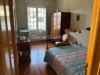CASA SEÑORIAL GALLEGA, DE 300 m2, UBICADA A POCOS METROS DEL ENCLAVE DEL MONASTERIO DE OSERA, CON FINCA CONTIGUA DE 300 m2. OSERA, CEA, OURENSE (SPAIN).
