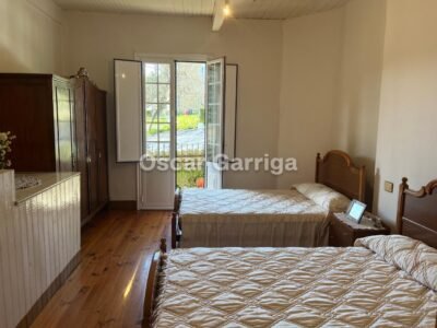 CASA SEÑORIAL GALLEGA, DE 300 m2, UBICADA A POCOS METROS DEL ENCLAVE DEL MONASTERIO DE OSERA, CON FINCA CONTIGUA DE 300 m2. OSERA, CEA, OURENSE (SPAIN).