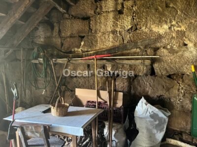 CASA SEÑORIAL GALLEGA, DE 300 m2, UBICADA A POCOS METROS DEL ENCLAVE DEL MONASTERIO DE OSERA, CON FINCA CONTIGUA DE 300 m2. OSERA, CEA, OURENSE (SPAIN).