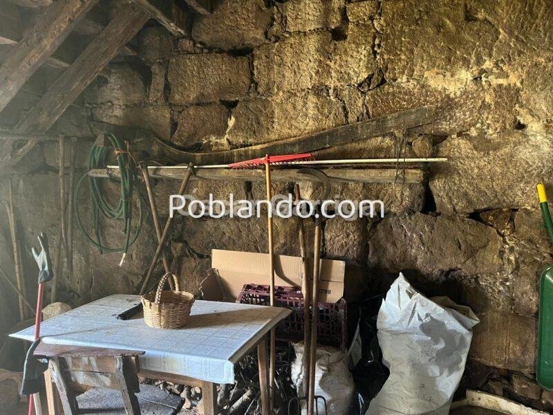 CASA SEÑORIAL GALLEGA, DE 300 m2, UBICADA A POCOS METROS DEL ENCLAVE DEL MONASTERIO DE OSERA, CON FINCA CONTIGUA DE 300 m2. OSERA, CEA, OURENSE (SPAIN).