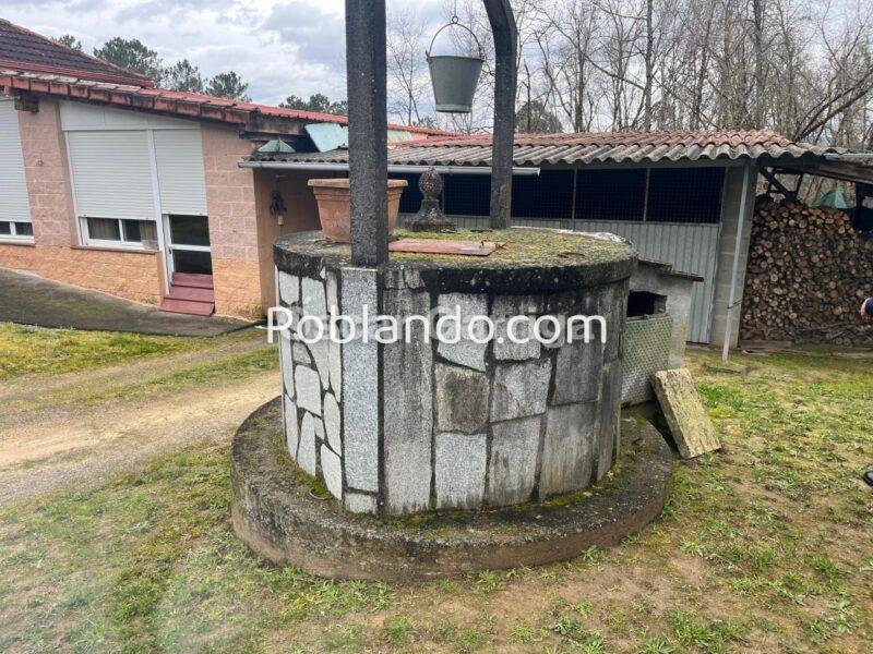 MAJESTUOSO INMUEBLE COMPUESTO DE VIVIENDA (247 m2) y FINCA (8611 m2), DENTRO DE UN CIERRE PERIMETRAL CON BASE DE HORMIGÓN. NEVES DE GRIXOA, SAN AMARO, OURENSE (SPAIN).