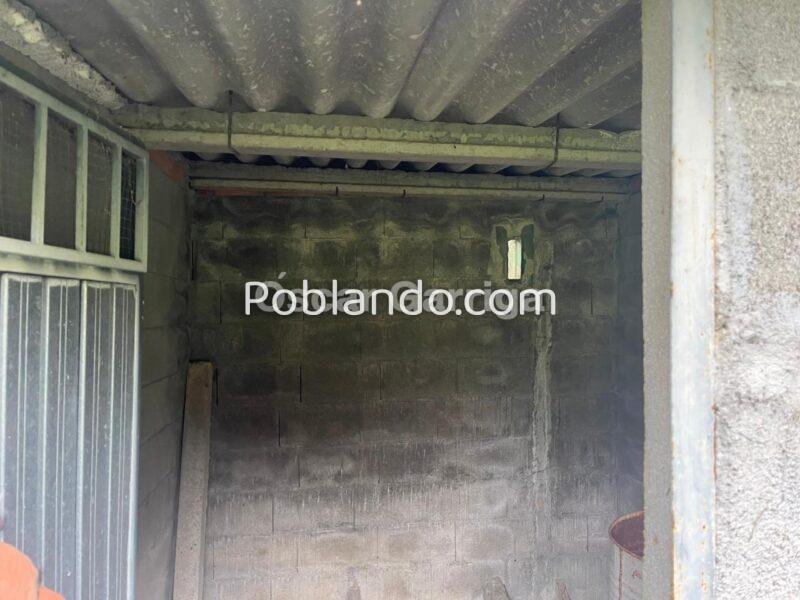 MAJESTUOSO INMUEBLE COMPUESTO DE VIVIENDA (247 m2) y FINCA (8611 m2), DENTRO DE UN CIERRE PERIMETRAL CON BASE DE HORMIGÓN. NEVES DE GRIXOA, SAN AMARO, OURENSE (SPAIN).