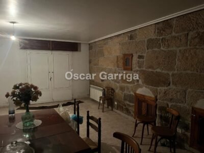 CASA EN LA N-525 (OURENSE/SANTIAGO), A 10 KM DE OURENSE, CON FINCA URBANA DE 3800 m2. CAMBEO, COLES, OURENSE (SPAIN).