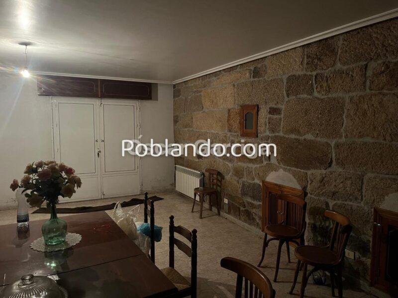 CASA EN LA N-525 (OURENSE/SANTIAGO), A 10 KM DE OURENSE, CON FINCA URBANA DE 3800 m2. CAMBEO, COLES, OURENSE (SPAIN).