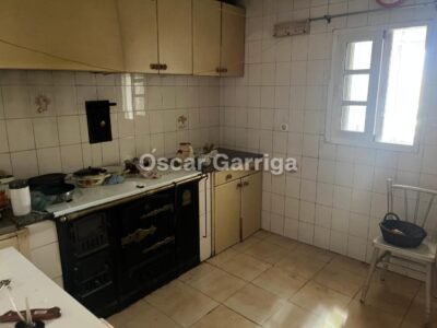 CASA EN LA N-525 (OURENSE/SANTIAGO), A 10 KM DE OURENSE, CON FINCA URBANA DE 3800 m2. CAMBEO, COLES, OURENSE (SPAIN).