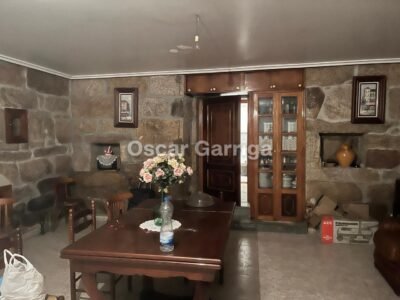 CASA EN LA N-525 (OURENSE/SANTIAGO), A 10 KM DE OURENSE, CON FINCA URBANA DE 3800 m2. CAMBEO, COLES, OURENSE (SPAIN).