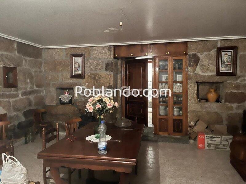 CASA EN LA N-525 (OURENSE/SANTIAGO), A 10 KM DE OURENSE, CON FINCA URBANA DE 3800 m2. CAMBEO, COLES, OURENSE (SPAIN).