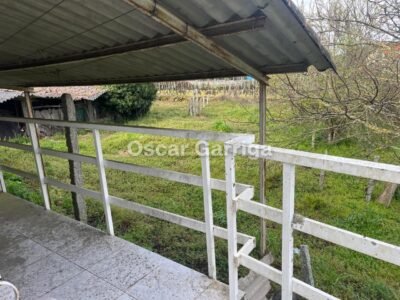 CASA EN LA N-525 (OURENSE/SANTIAGO), A 10 KM DE OURENSE, CON FINCA URBANA DE 3800 m2. CAMBEO, COLES, OURENSE (SPAIN).