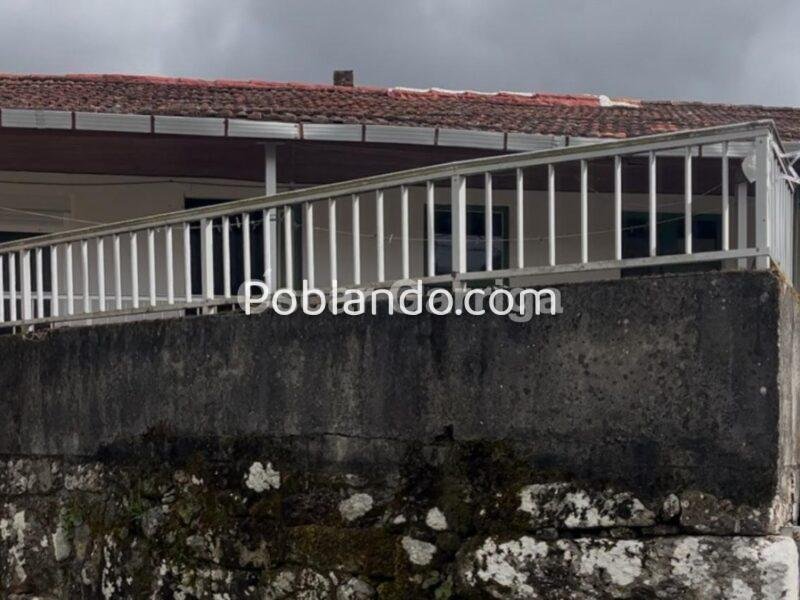 CASA RURAL GALLEGA CON BALCÓN A TODO SU LARGO Y MUCHOS METROS DE POSIBILIDADES. GONTÁN, SAN AMARO, OURENSE (SPAIN).