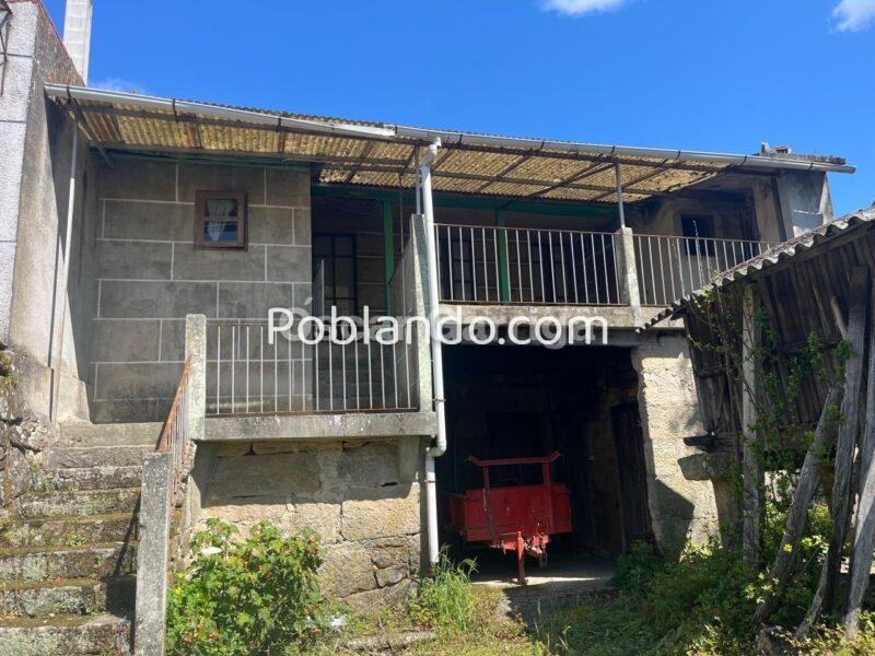 CASA DE PUEBLO DE 174 m2, CON FACHADAS A DOS CALLES, PIEDRA DEL PAÍS Y PATIO DE ENTRADA. O CRUCEIRO, SAN AMARO, OURENSE (SPAIN).