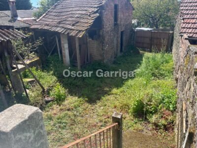CASA DE PUEBLO DE 174 m2, CON FACHADAS A DOS CALLES, PIEDRA DEL PAÍS Y PATIO DE ENTRADA. O CRUCEIRO, SAN AMARO, OURENSE (SPAIN).