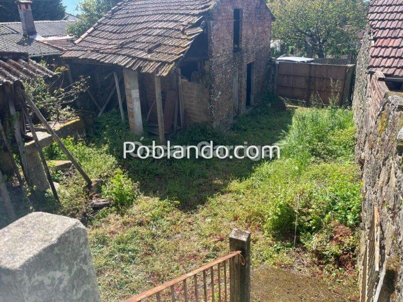 CASA DE PUEBLO DE 174 m2, CON FACHADAS A DOS CALLES, PIEDRA DEL PAÍS Y PATIO DE ENTRADA. O CRUCEIRO, SAN AMARO, OURENSE (SPAIN).