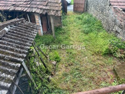 CASA DE PUEBLO DE 174 m2, CON FACHADAS A DOS CALLES, PIEDRA DEL PAÍS Y PATIO DE ENTRADA. O CRUCEIRO, SAN AMARO, OURENSE (SPAIN).