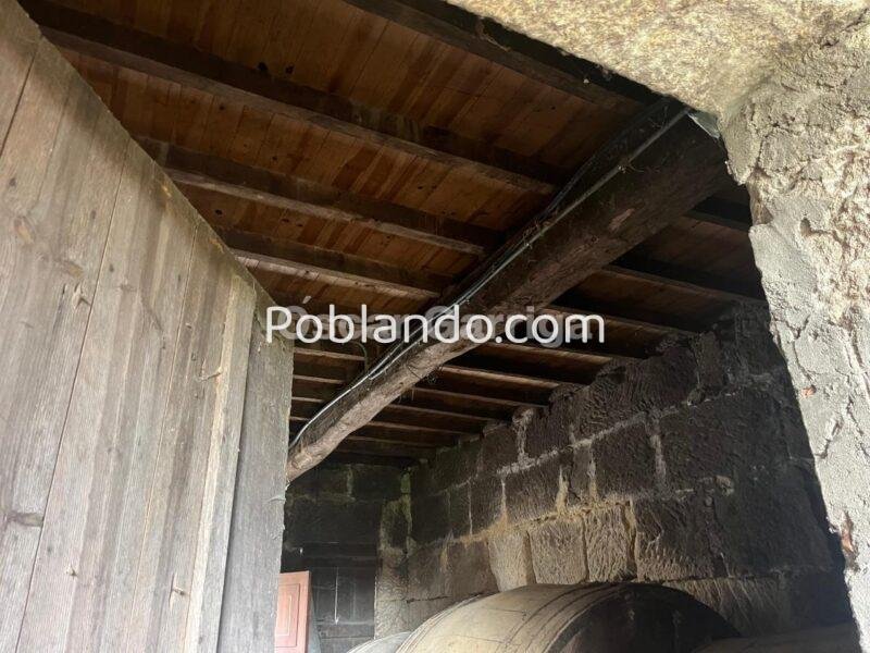 CASA DE PUEBLO DE 174 m2, CON FACHADAS A DOS CALLES, PIEDRA DEL PAÍS Y PATIO DE ENTRADA. O CRUCEIRO, SAN AMARO, OURENSE (SPAIN).