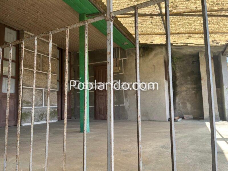 CASA DE PUEBLO DE 174 m2, CON FACHADAS A DOS CALLES, PIEDRA DEL PAÍS Y PATIO DE ENTRADA. O CRUCEIRO, SAN AMARO, OURENSE (SPAIN).