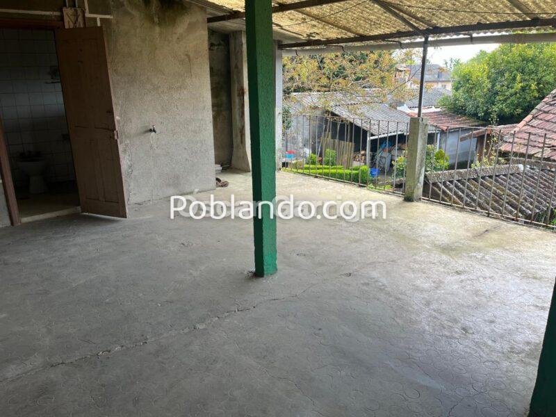 CASA DE PUEBLO DE 174 m2, CON FACHADAS A DOS CALLES, PIEDRA DEL PAÍS Y PATIO DE ENTRADA. O CRUCEIRO, SAN AMARO, OURENSE (SPAIN).
