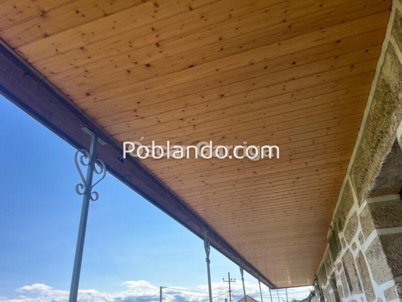 CASERÓN DEL DEL RURAL GALAICO, CON FINCAS COLINDANTES Y BALCONADA DE ENSUEÑO.BOUTEIRO, O CARBALLIÑO, OURENSE, GALICIA (SPAIN).
