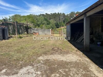 CASERÓN DEL DEL RURAL GALAICO, CON FINCAS COLINDANTES Y BALCONADA DE ENSUEÑO.BOUTEIRO, O CARBALLIÑO, OURENSE, GALICIA (SPAIN).