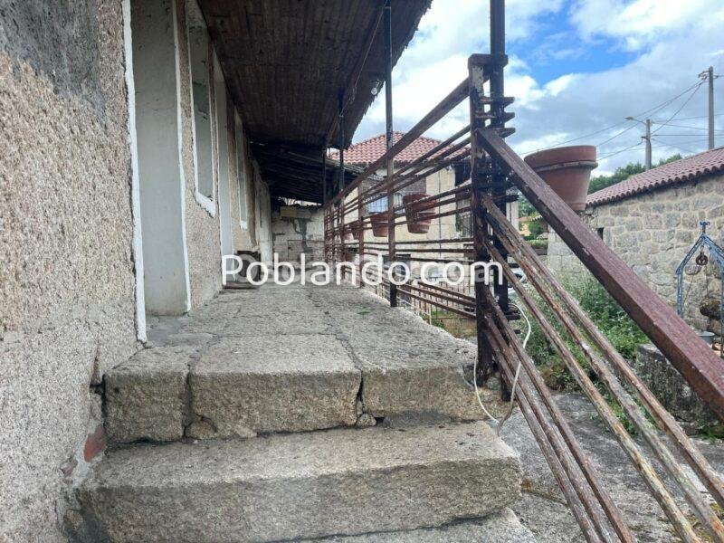 INMUEBLE DEL RURAL GALAICO COMPUESTO POR CASA DE DOS CUERPOS, CONSTRUCCIÓN INDEPENDIENTE Y DOS GALPONES; BALCONADA Y PATIO. ARRUXO, AMOEIRO, OURENSE (SPAIN).