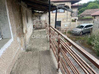 INMUEBLE DEL RURAL GALAICO COMPUESTO POR CASA DE DOS CUERPOS, CONSTRUCCIÓN INDEPENDIENTE Y DOS GALPONES; BALCONADA Y PATIO. ARRUXO, AMOEIRO, OURENSE (SPAIN).