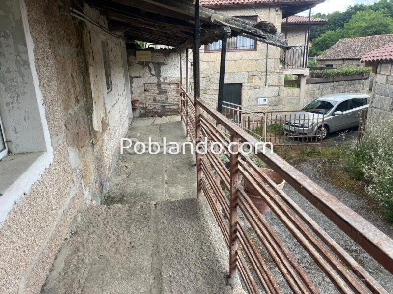 INMUEBLE DEL RURAL GALAICO COMPUESTO POR CASA DE DOS CUERPOS, CONSTRUCCIÓN INDEPENDIENTE Y DOS GALPONES; BALCONADA Y PATIO. ARRUXO, AMOEIRO, OURENSE (SPAIN).