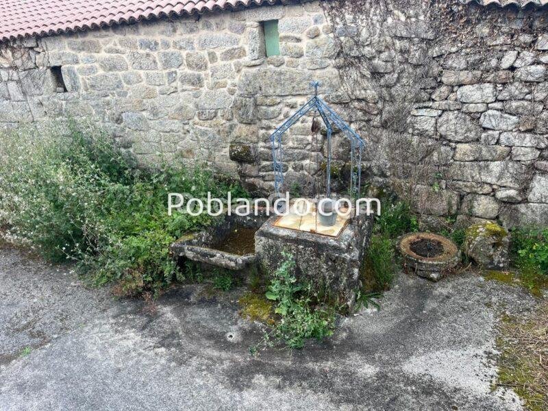 INMUEBLE DEL RURAL GALAICO COMPUESTO POR CASA DE DOS CUERPOS, CONSTRUCCIÓN INDEPENDIENTE Y DOS GALPONES; BALCONADA Y PATIO. ARRUXO, AMOEIRO, OURENSE (SPAIN).