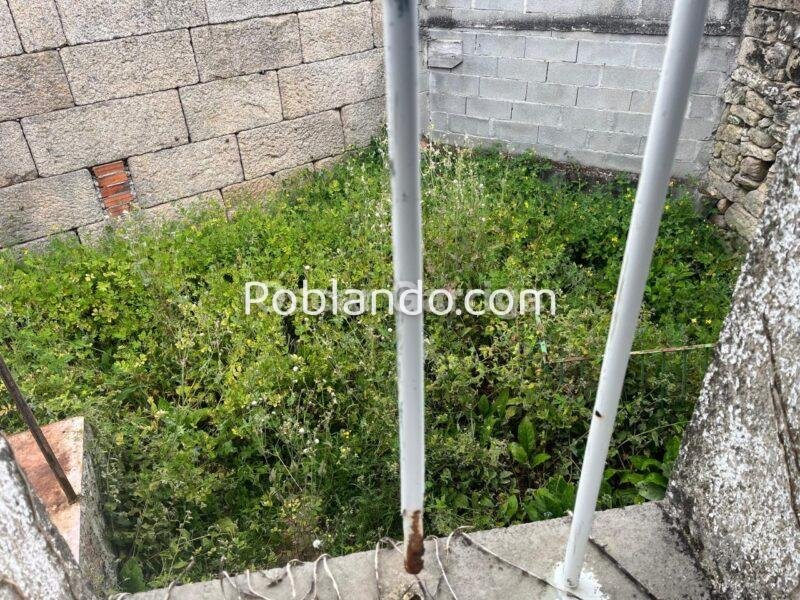INMUEBLE DEL RURAL GALAICO COMPUESTO POR CASA DE DOS CUERPOS, CONSTRUCCIÓN INDEPENDIENTE Y DOS GALPONES; BALCONADA Y PATIO. ARRUXO, AMOEIRO, OURENSE (SPAIN).