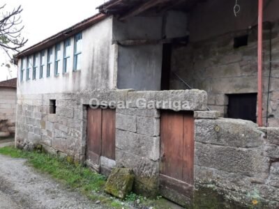FANTÁSTICO CONJUNTO INMOBILIARIO; VIVIENDA, OTRAS DOS DEPENDENCIAS Y FINCA CON HÓRREO.
