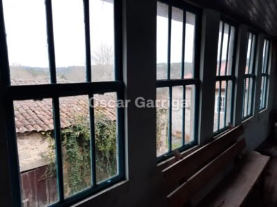FANTÁSTICO CONJUNTO INMOBILIARIO; VIVIENDA, OTRAS DOS DEPENDENCIAS Y FINCA CON HÓRREO.
