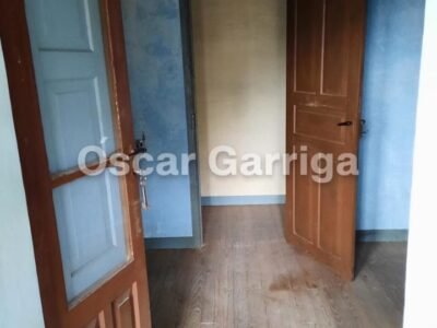 FANTÁSTICO CONJUNTO INMOBILIARIO; VIVIENDA, OTRAS DOS DEPENDENCIAS Y FINCA CON HÓRREO.