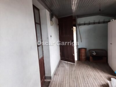 FANTÁSTICO CONJUNTO INMOBILIARIO; VIVIENDA, OTRAS DOS DEPENDENCIAS Y FINCA CON HÓRREO.