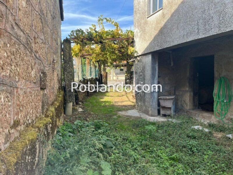 FANTÁSTICA CASA RURAL GALLEGA, CON DOS PLANTAS Y PATIO DELANTERO. QUINES, MELÓN, OURENSE (SPAIN).