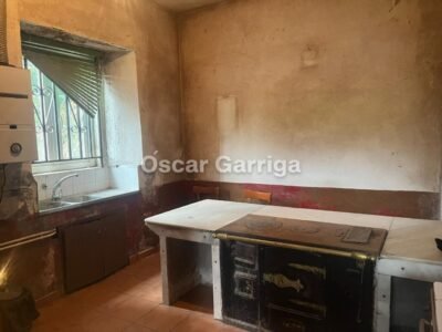 VIVIENDA DE DOS PLANTAS, LA BAJA PARA HABILITAR CON POCO DINERO, Y FINCA COLINDANTE DE 700 M2. STA. EULALIA DE CAMBA, RODEIRO (PONTEVEDRA)