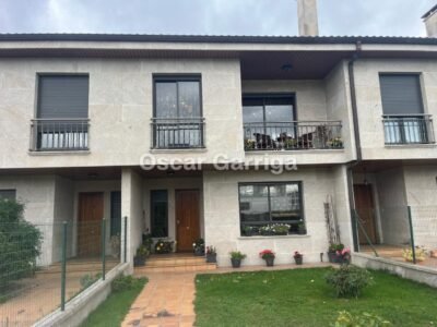 JOYAZA GALAICA; ADOSADO COMPUESTO POR SÓTANO; DOS PLANTAS Y BAJO CUBIERTA; TOTALMENTE AMUEBLADOS CON CALIDAD Y BUEN GUSTO. CAMBEO, COLES, OURENSE (SPAIN).